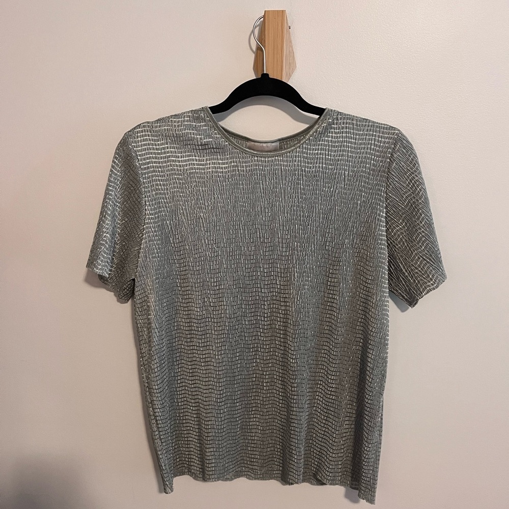 3/$20 ☀️ Green Shiny Textured Tee